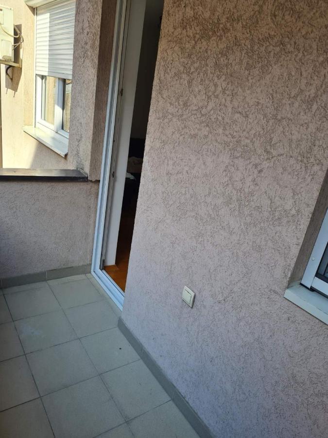 Lux Apartment Rose 2 60M2 Kragujevac Exteriör bild